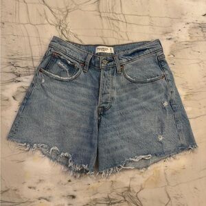 ABERCROMBIE & FITCH The 90’s Baggy Low Rise Curve Love Shorts Size 26/2